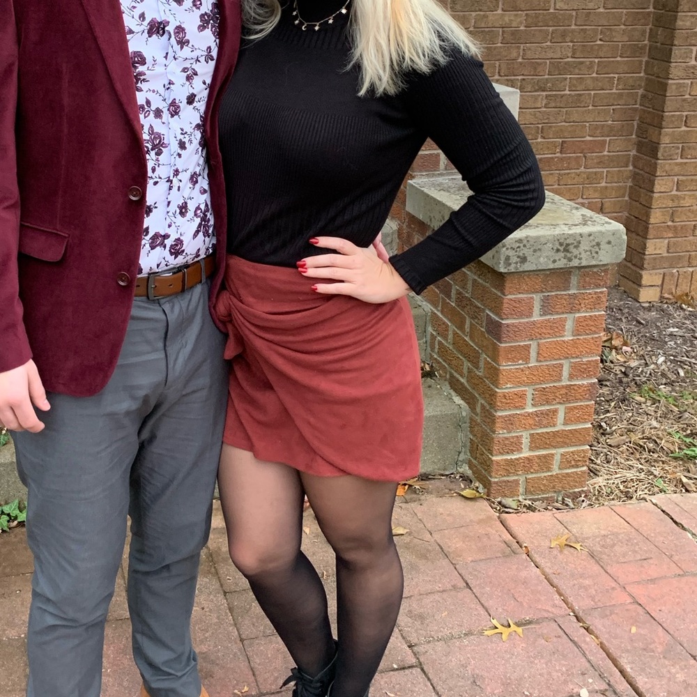 Short tie skirt